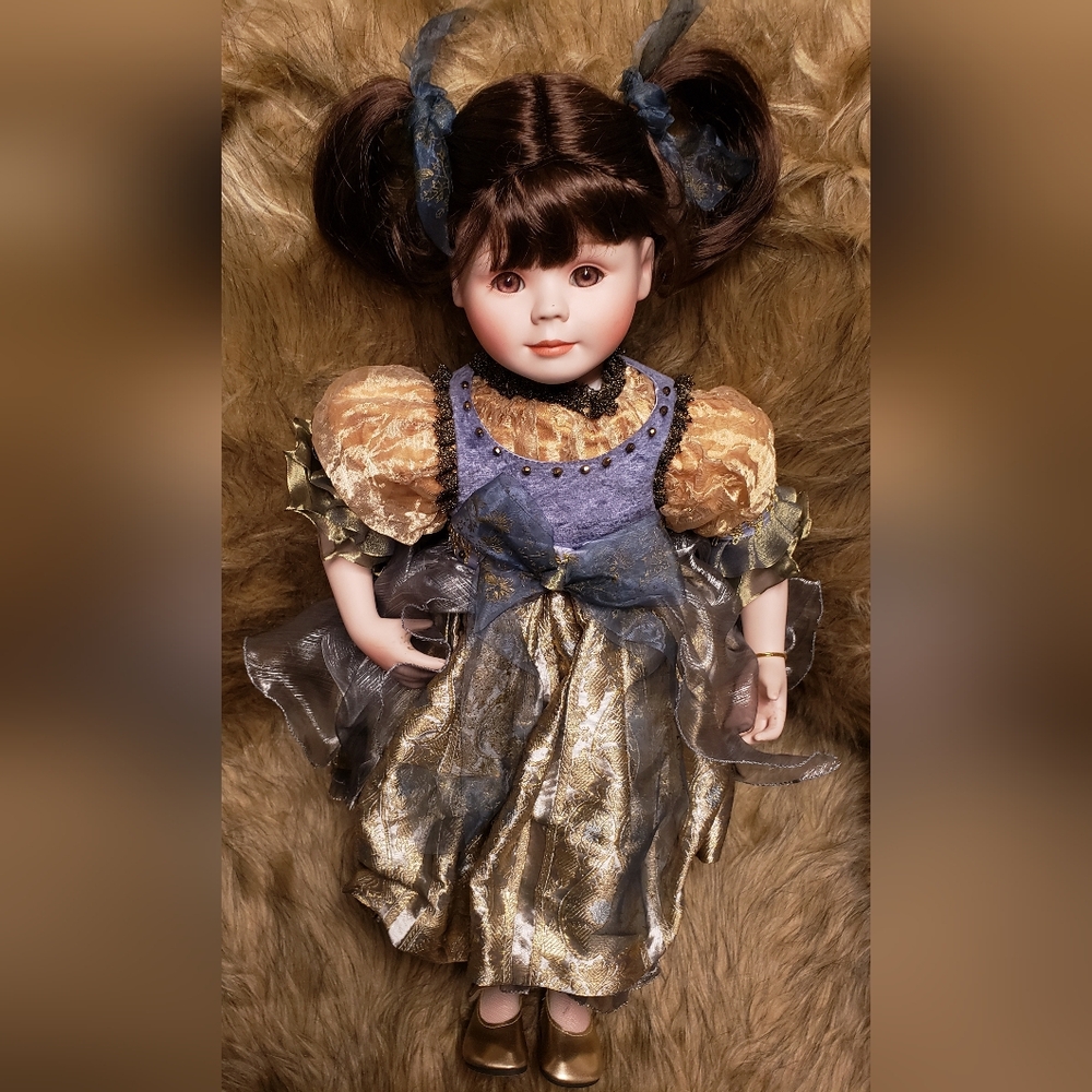 Vintage " Mundia " Doll 1998 22" Tall
